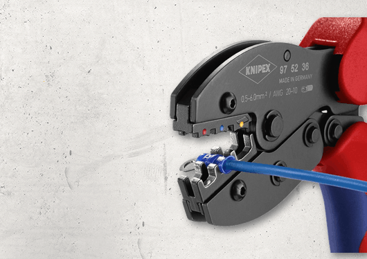 Cleste sertizat papuci izolati